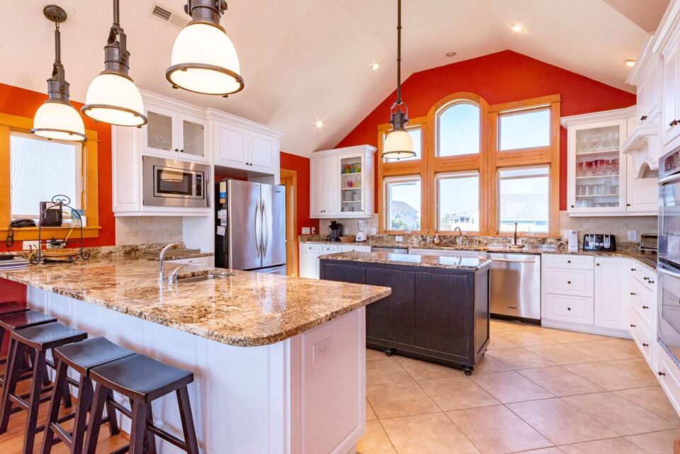 Transform Your Kitchen with Stunning Quartz Countertops Featuring Gold ...
